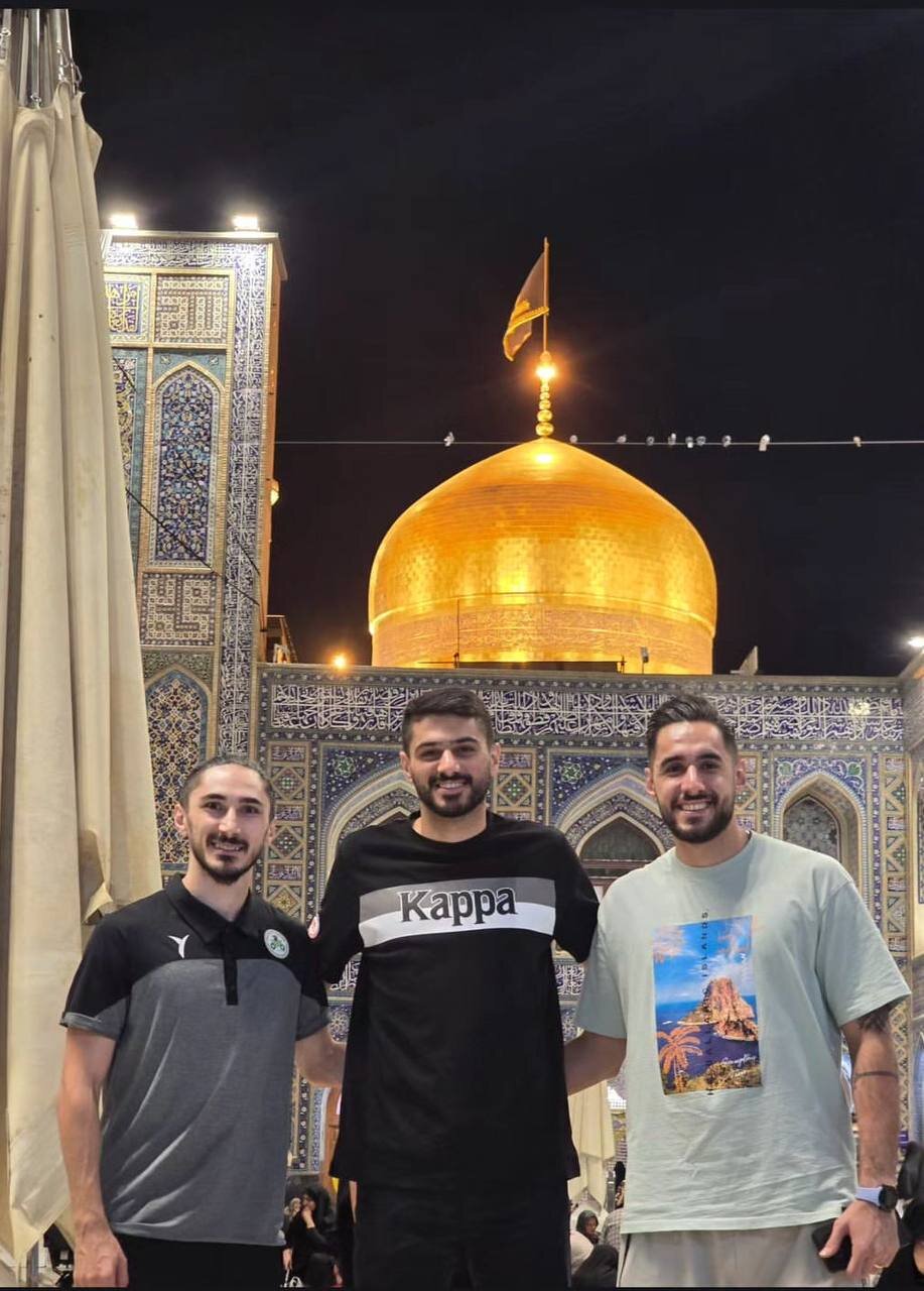 عکس | ستاره گرجستانی ذوبآهن در حرم امام رضا (ع)