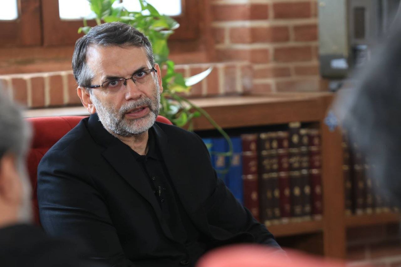 باید به هنرمندان برای ساخت فیلم عاشورایی اعتماد شود/ زیبایی شناسی عاشورا میتواند نجات دهنده سینمای امروز باشد