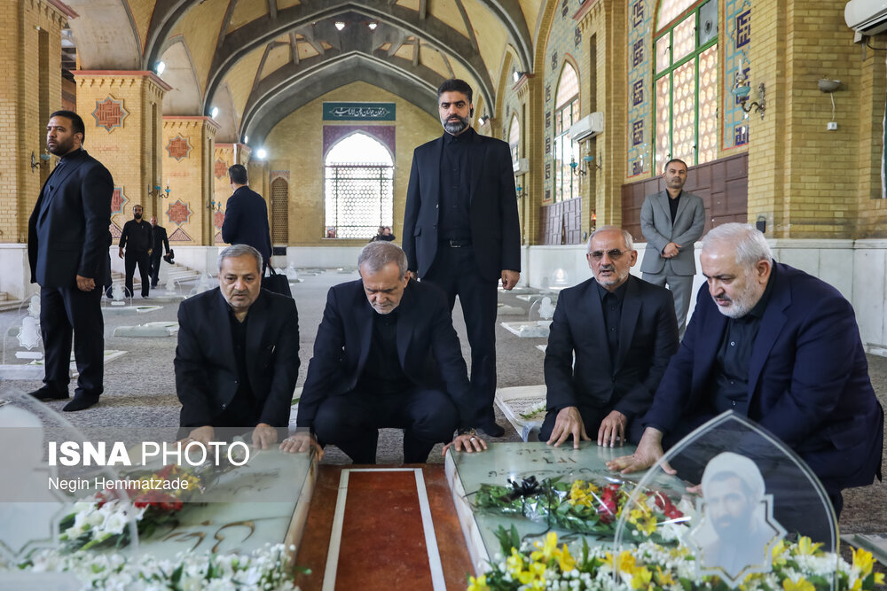 پزشکیان و اعضای هیات دولت چهاردهم بر سر مزار کدام شهدا فاتحه خواندند؟+ تصاویر