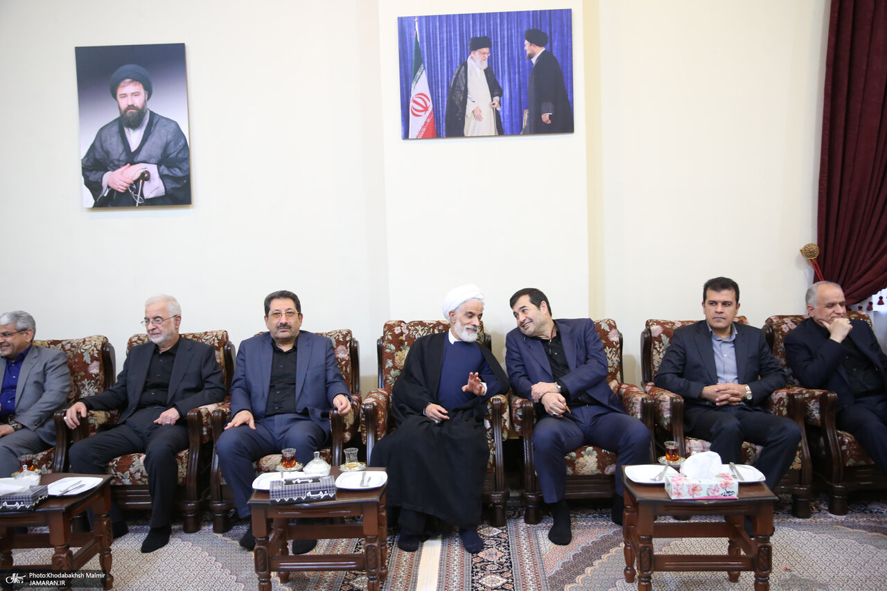 قابهای عکسی که در اتاق سید حسن خمینی نصب شدهاند+ تصاویر