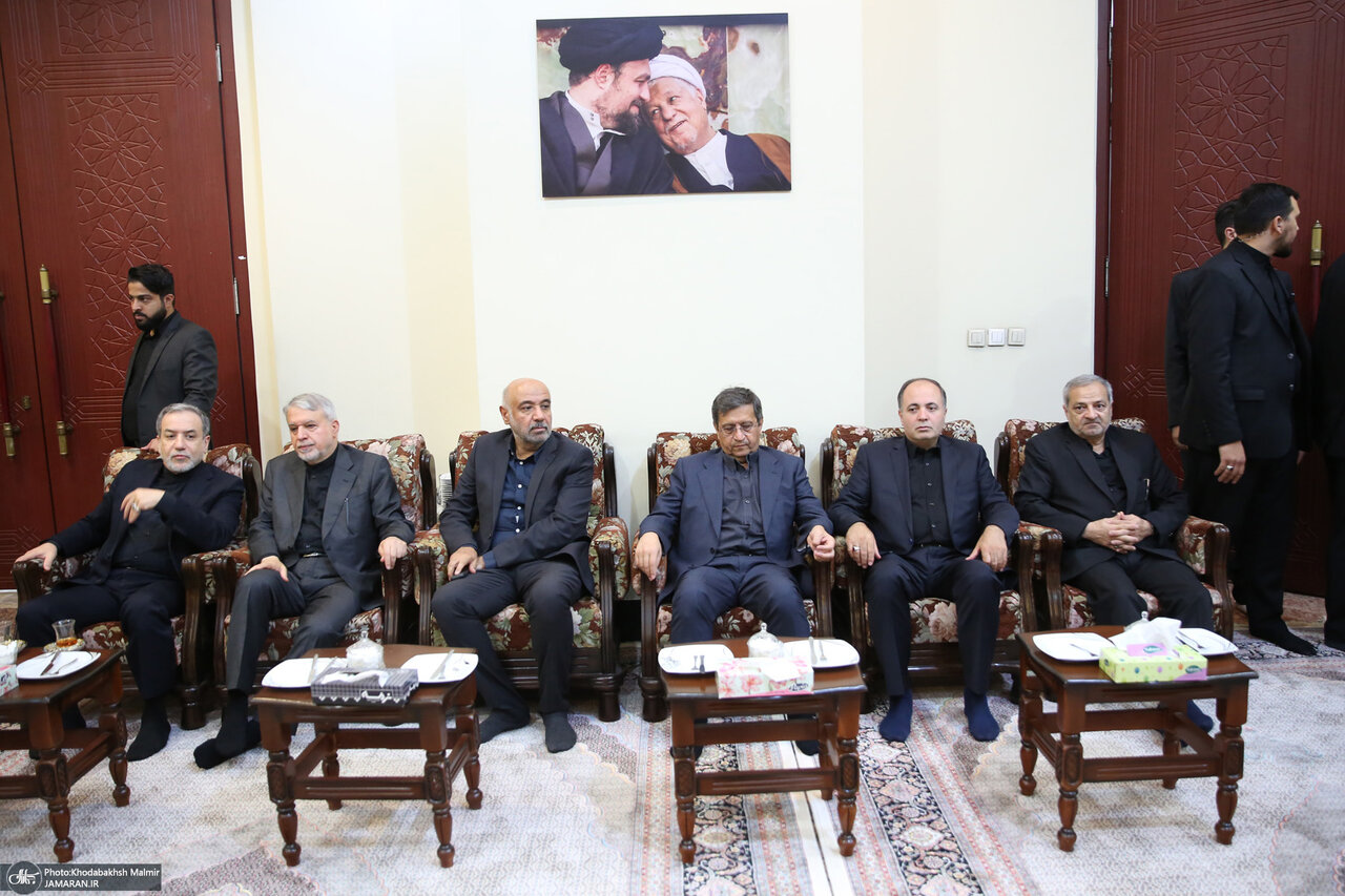 قابهای عکسی که در اتاق سید حسن خمینی نصب شدهاند+ تصاویر