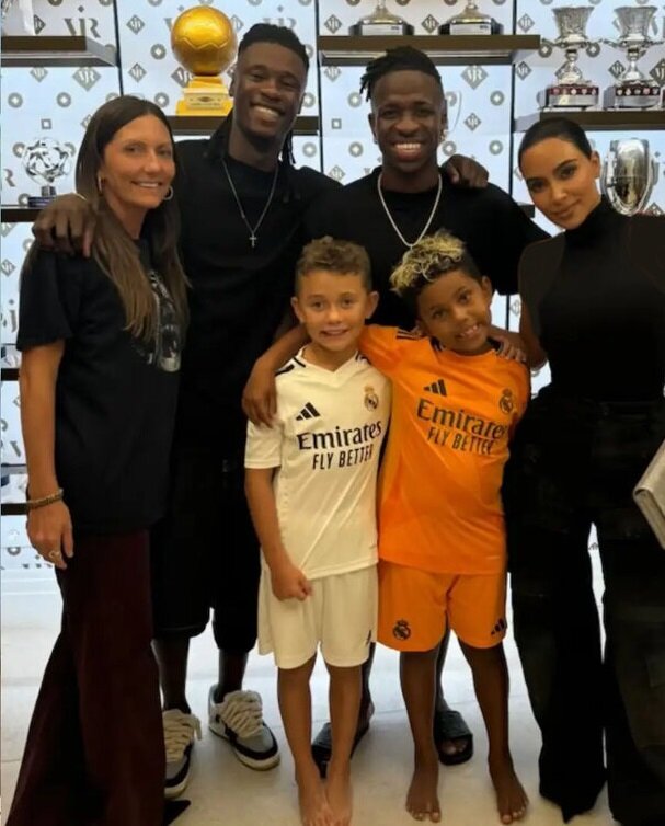 عکس| کیم کارداشیان در خانهی ستاره رئال مادرید!