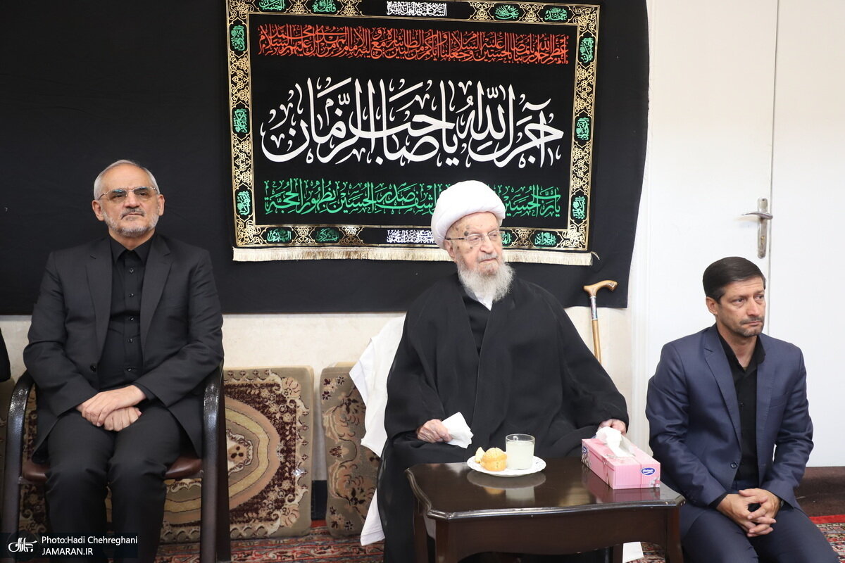 تصاویری از همنشینی مسئول دفتر پزشکیان و داماد آیت الله سیستانی /نماینده ویژه رئیس جمهور در بیت مراجع و علمای قم