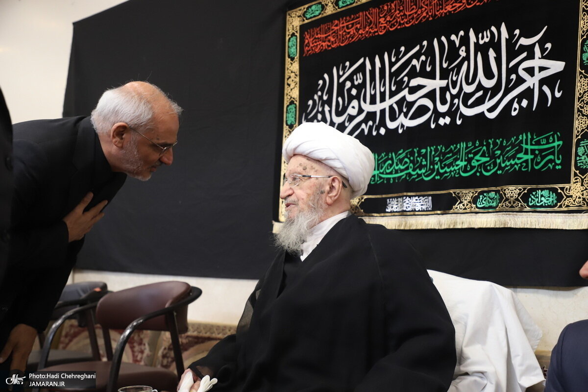 تصاویری از همنشینی مسئول دفتر پزشکیان و داماد آیت الله سیستانی /نماینده ویژه رئیس جمهور در بیت مراجع و علمای قم
