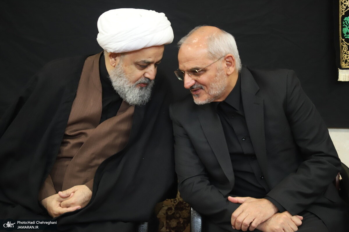 تصاویری از همنشینی مسئول دفتر پزشکیان و داماد آیت الله سیستانی /نماینده ویژه رئیس جمهور در بیت مراجع و علمای قم