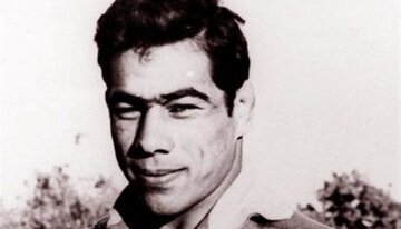 عکس/ تختی در حال دریافت نشان از شاه عکس/ تختی در حال دریافت نشان از شاه