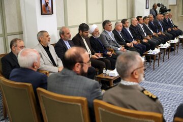 تصاویری از دیدار هیات دولت با رهبرانقلاب