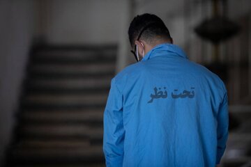 عکس | خالکوبی عجیب یکی از اراذل و اوباش تهران؛ ابلیس تفنگ بدست! عکس | خالکوبی عجیب یکی از اراذل و اوباش تهران؛ ابلیس تفنگ بدست!