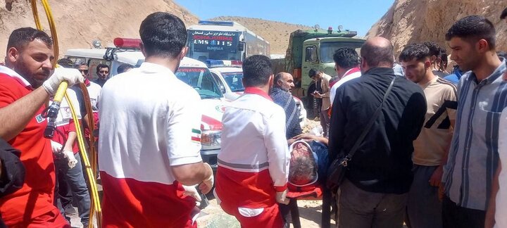 تصادف ۲ اتوبوس و ۲ سواری در جاده حمیل به کرمانشاه با ۶ کشته و ۳۰ مصدوم
