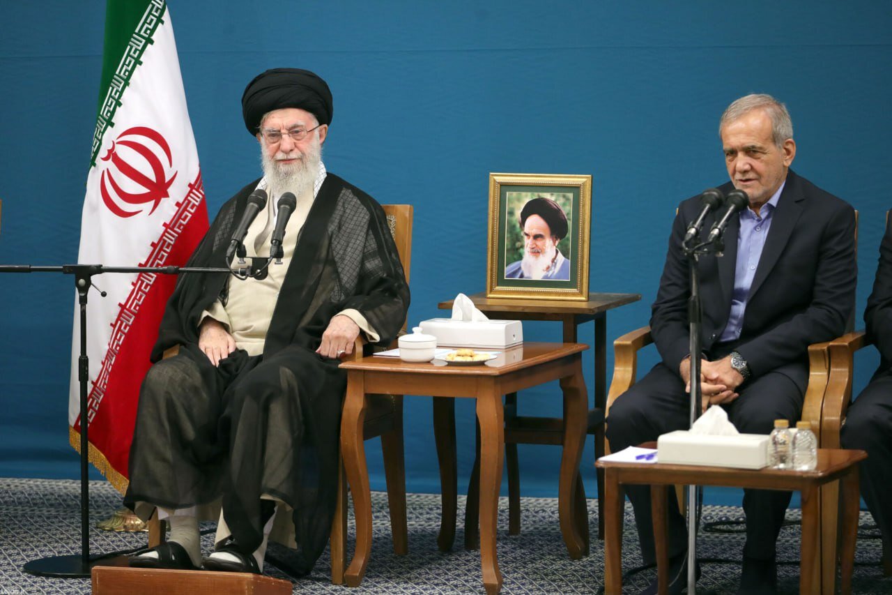 فوری /رهبر انقلاب: رئیس جمهور برای انتخاب وزیران با من مشورت کردند /حضور برخی افراد در دولت را تایید و برخی را هم تاکید کردند