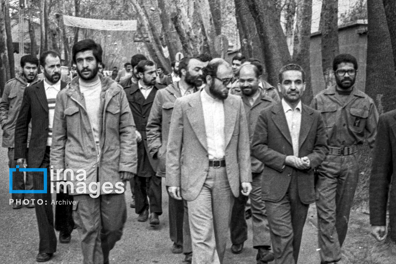 تصاویر تاریخی از شهید رجایی در کنار بنی صدر، غرضی و میرسلیم
