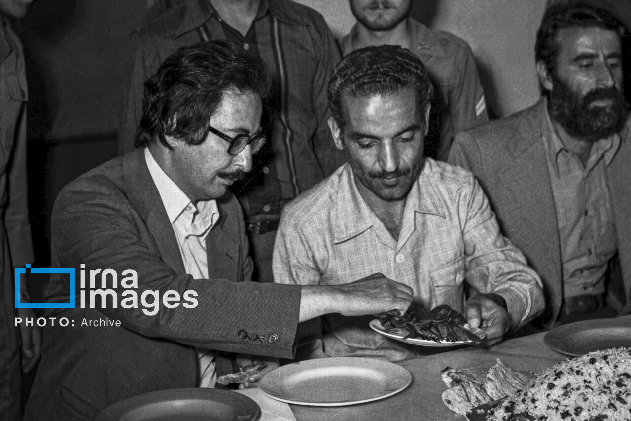 تصاویر تاریخی از شهید رجایی در کنار بنی صدر، غرضی و میرسلیم