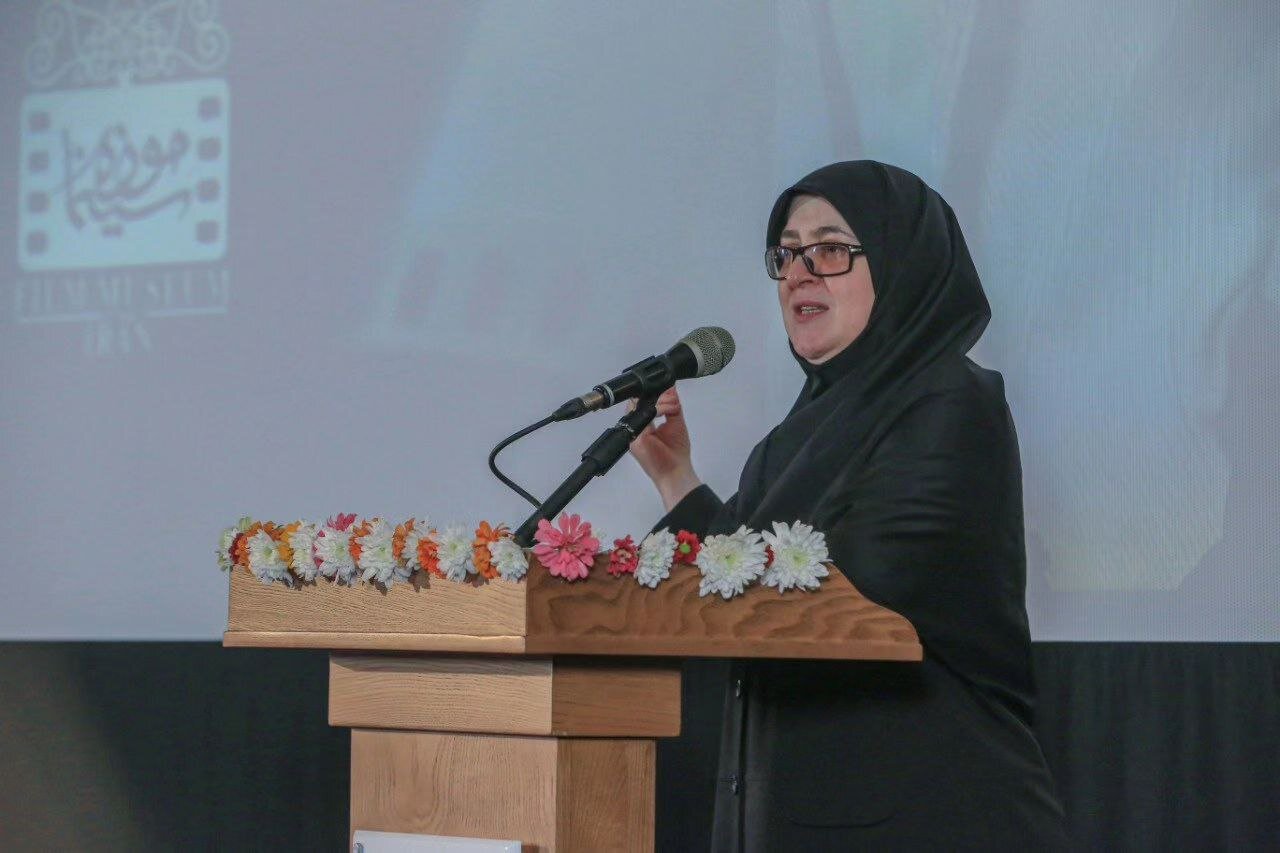 سخنگوی دولت چهاردهم در مراسم نکوداشت امین تارخ در موزه سینما : پیوستگی هنرمندان از جنس عشق است/ چیزی که باقی می ماند هنرمندانه زیستن است