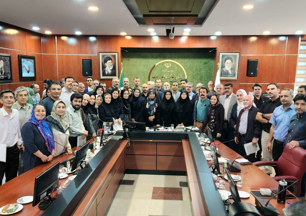 معاون مسعود پزشکیان پای درد و دل فعالان اجتماعی نشست/ عکس