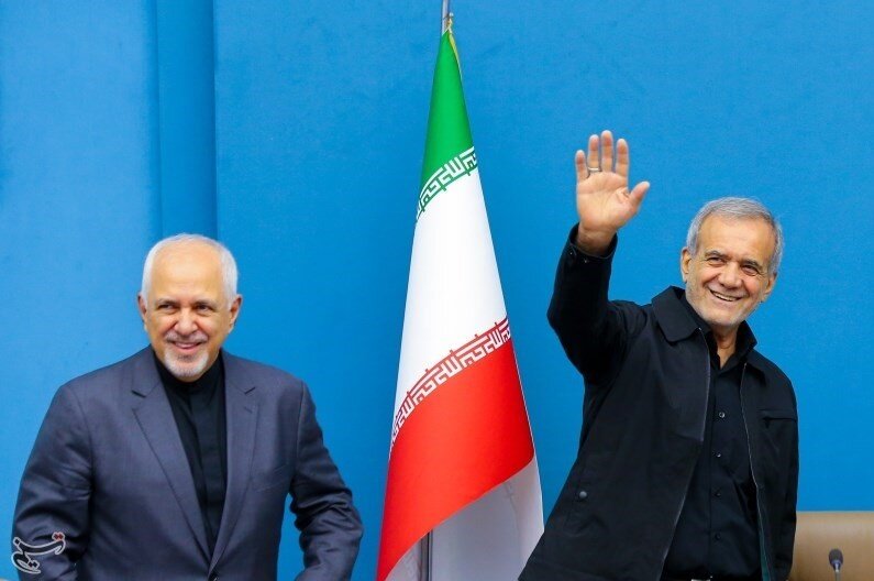 رمزگشایی از بازگشت ظریف به دولت /پیروزی «لابیهای پنهان» پزشکیان بر شبکه ریشهدار خالصسازان و تندروها