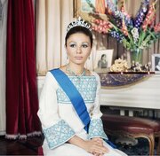 فرح پهلوی هر ماه چقدر از شرکت ملی نفت،باجگیری می کرد؟