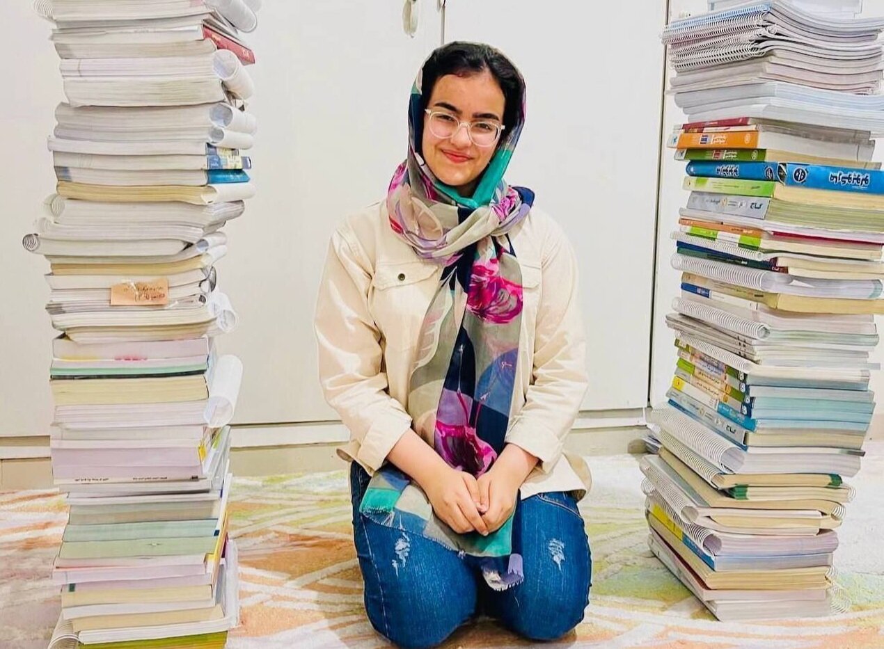 رتبه یک کنکور تجربی: از تلگرام متوجه رتبهام شدم / کسانیکه مهاجرت میکنند را قضاوت نمیکنم / تاثیر قطعی معدل کنکور را سخت کرده / فوتبالی نیستم 2