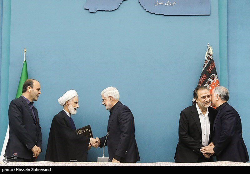 قابهایی متفاوت از مراسم تودیع و معارفه معاون حقوقی رئیس جمهوری/ دقت محمد دهقان درباره هدیه پایان کارش