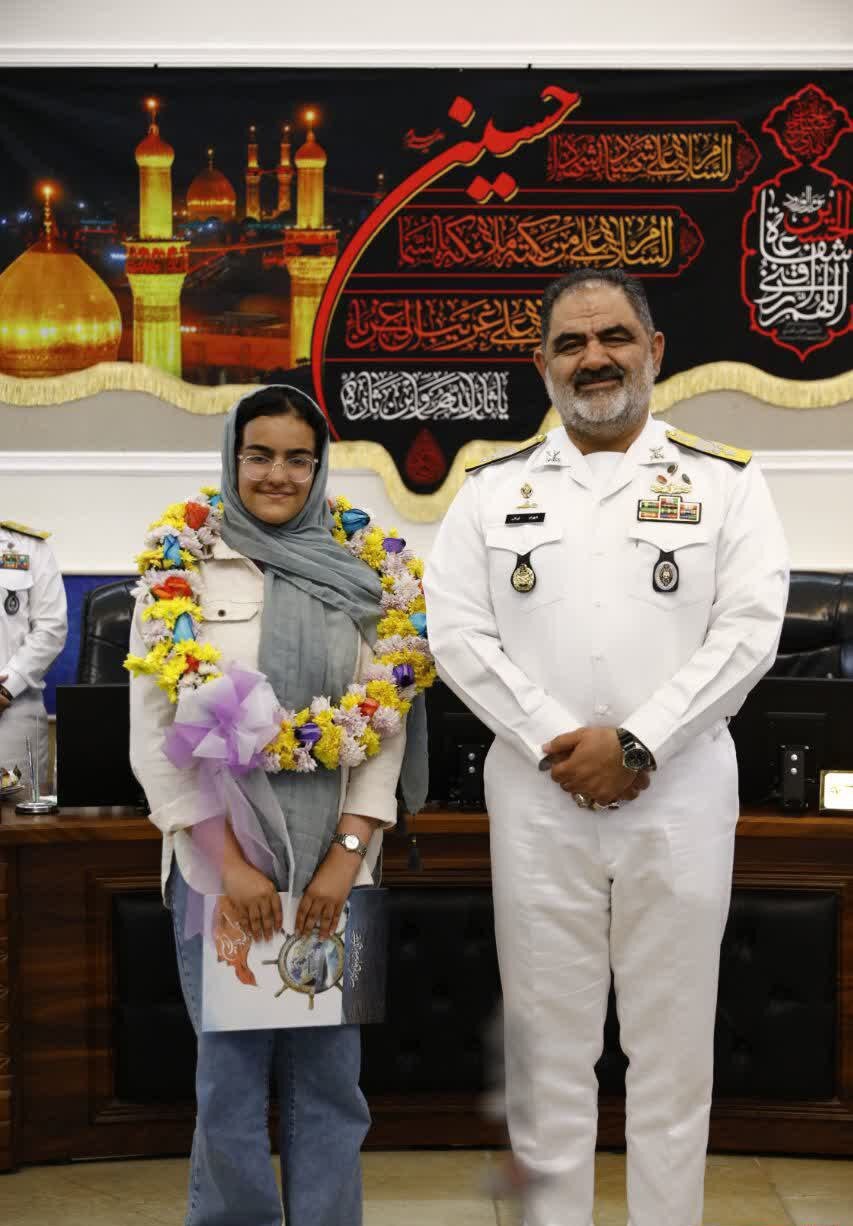 عکس | دیدار فرمانده ارشد نظامی ایران با رتبه نخست کنکور تجربی