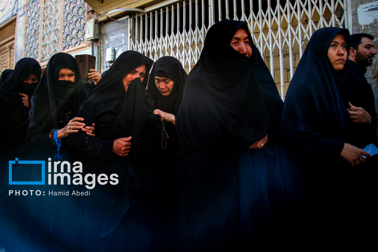 تصاویری از تشییع دو شهید لشکر فاطمیون در قم