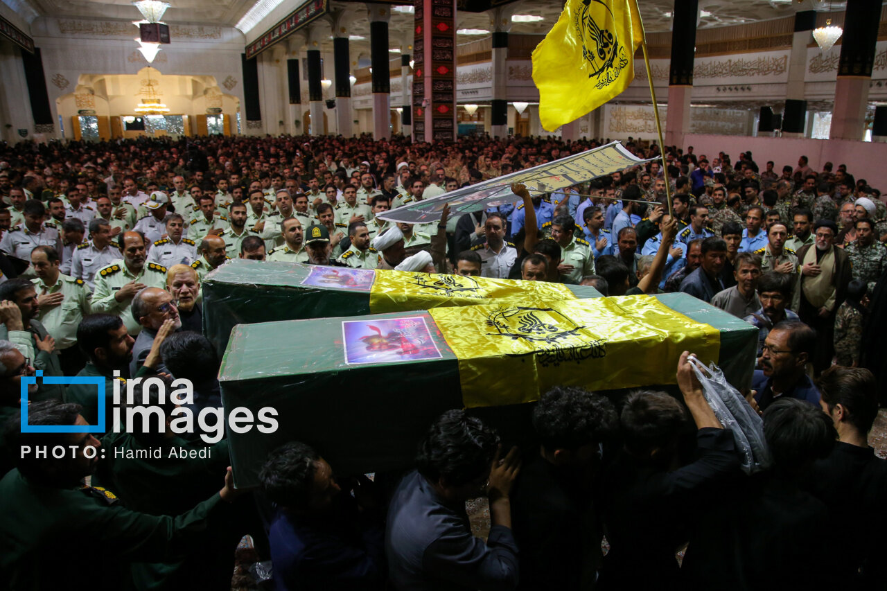 تصاویری از تشییع دو شهید لشکر فاطمیون در قم
