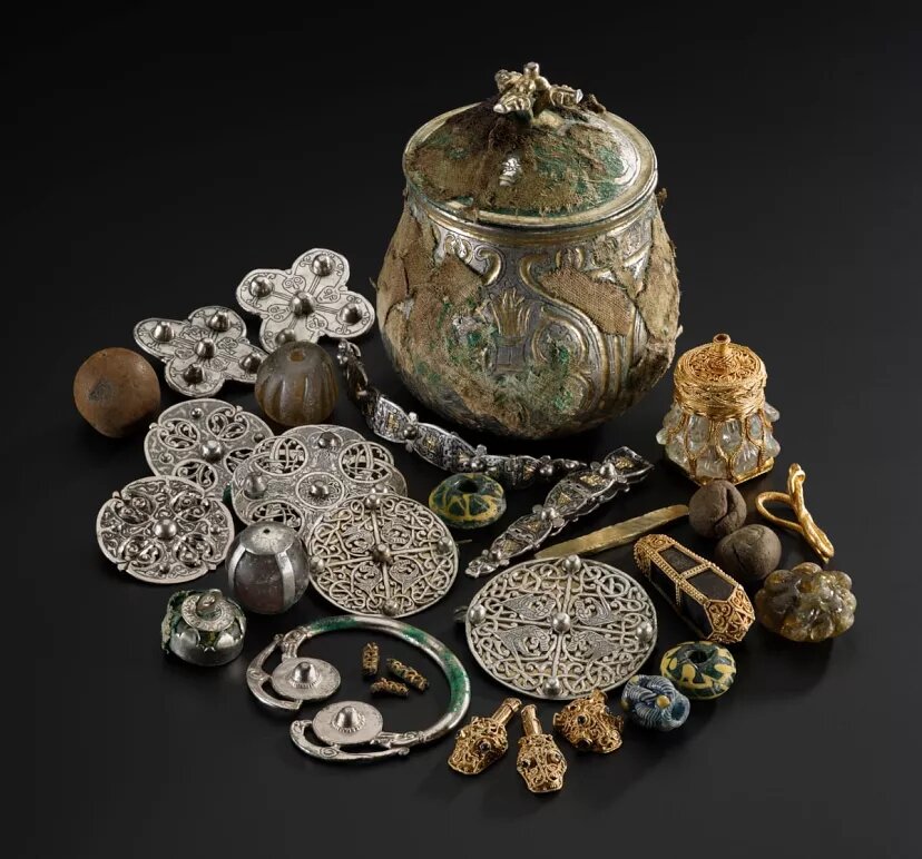 ظرف نقره گنجینه وایکینگها، متعلق به شاهنشاهی ساسانی از آب درآمد/ عکس