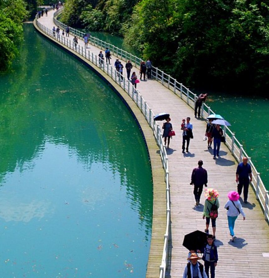 تصاویر| ترسناکترین و جالبترین پل شناور در چین