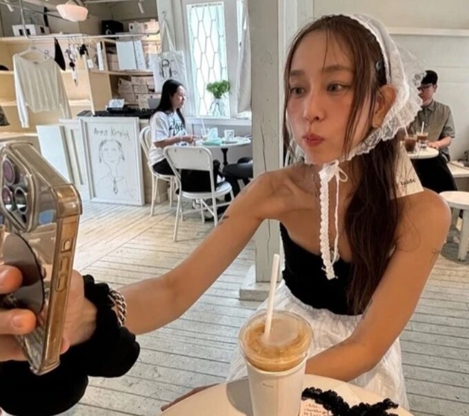 زن ۵۲ سالهای که ۲۵ ساله به نظر میرسد/ عکس