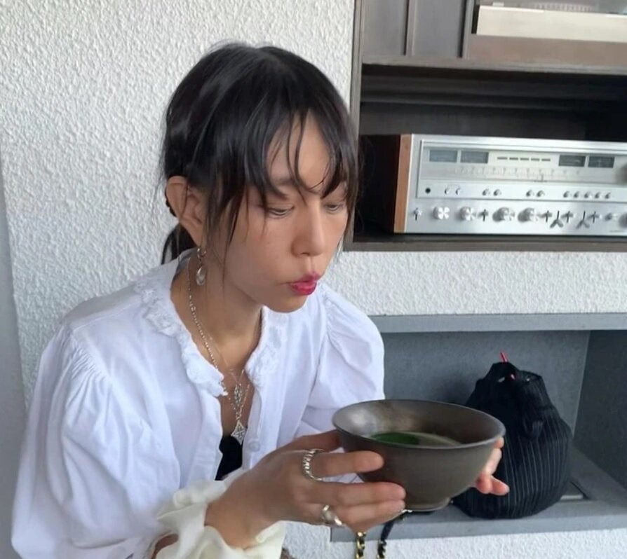 زن ۵۲ سالهای که ۲۵ ساله به نظر میرسد/ عکس