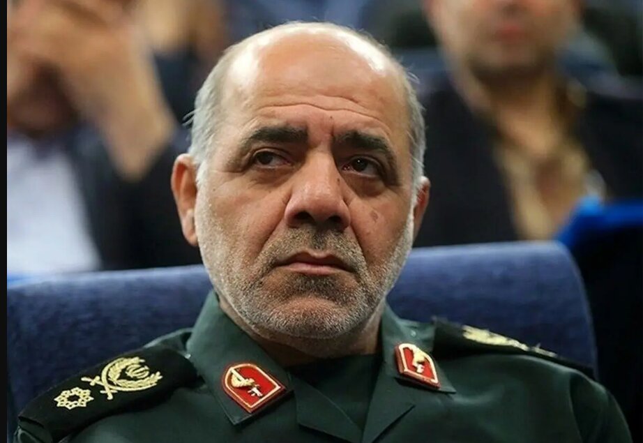 فرمانده قرارگاه خاتم الانبیا به منزل خانواده شهید خادمی رفت/ چهرهای برجسته و بینظیر در حوزه اطلاعات و امنیت کشور شناخته میشود. فرمانده قرارگاه خاتم الانبیا به منزل خانواده شهید خادمی رفت/ چهرهای برجسته و بینظیر در حوزه اطلاعات و امنیت کشور شناخته میشود.