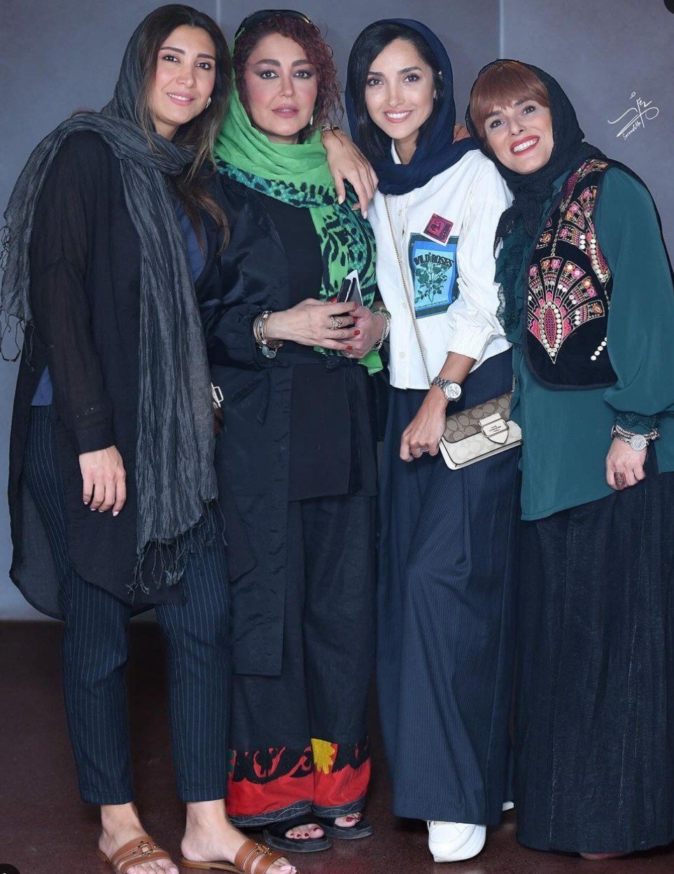 عکس | حضور شقایق فراهانی در پشت صحنه یک نمایش تئاتر پس از مدتها دوری