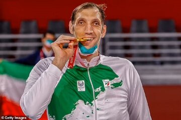 عکس| بلندقدترین مرد ایران در دیدار با رهبر انقلاب عکس| بلندقدترین مرد ایران در دیدار با رهبر انقلاب