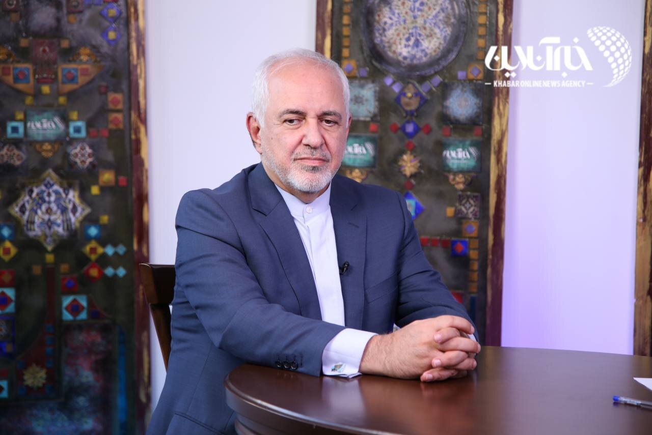 ظریف: محافظهکار نیستم/ هیچکس با توافق قهرمان نمیشود
