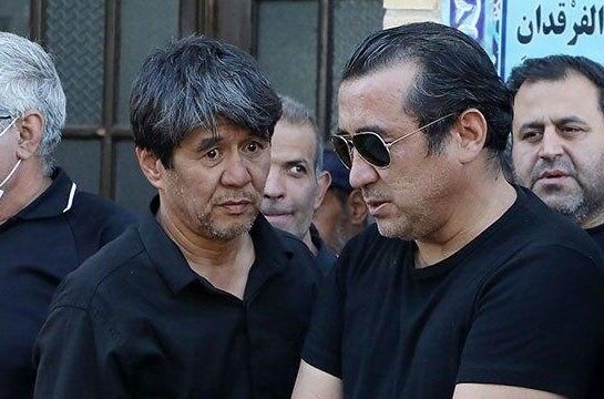 عکس | اندوه بیپایان خداداد و رضاداد عزیزی در سوگ پدر