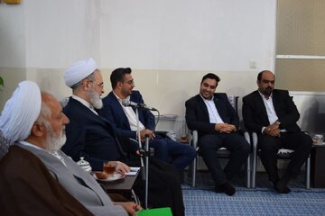 دیدار جوانان اعتدالی یزد با آیت الله اعرافی