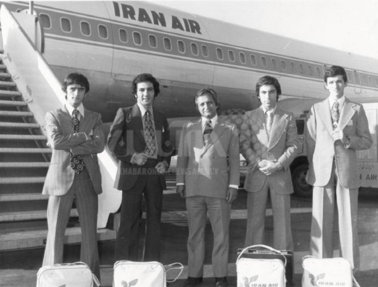 عکس | تصویری از لحظه اعزام دانشجویان جوان مهندسی پرواز ایران ایر به دانشکده تکنولوژی کالیفرنیا