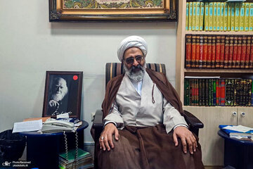 پس لرزه اتهام زنی نبویان علیه پزشکیان و وزرایش / استاد حوزه علمیه: مفسده عمومی است؛ مدعی العموم این غائله را ختم کند