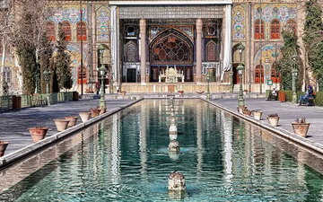 جواهرات کاخ گلستان به بانک مرکزی انتقال یافت / روی تختطاووس مقداری پوست خیار و تخمه و تهسیگار پراکنده بود