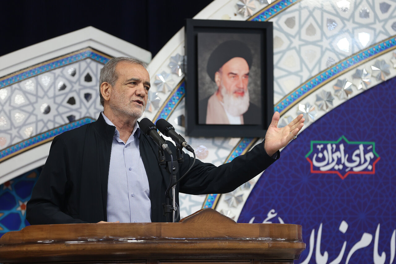 چرا هیچ تصویری از حاضران در جلسه رئیس جمهوری با وزارت اطلاعات منتشر نشد؟ /خوش و بش پزشکیان و خطیب