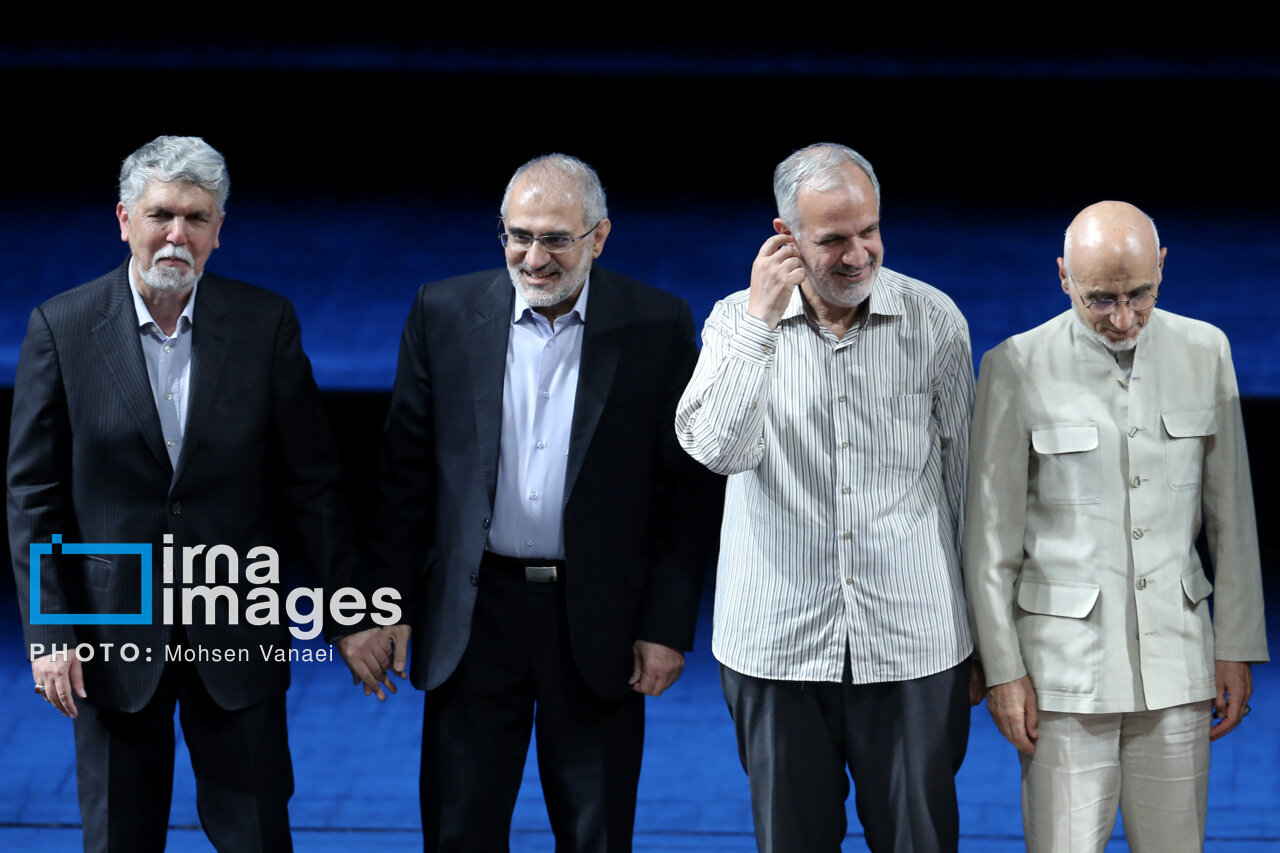 عکسی از وزرای روحانی، احمدی نژاد، خاتمی و هاشمی در یک مراسم 3