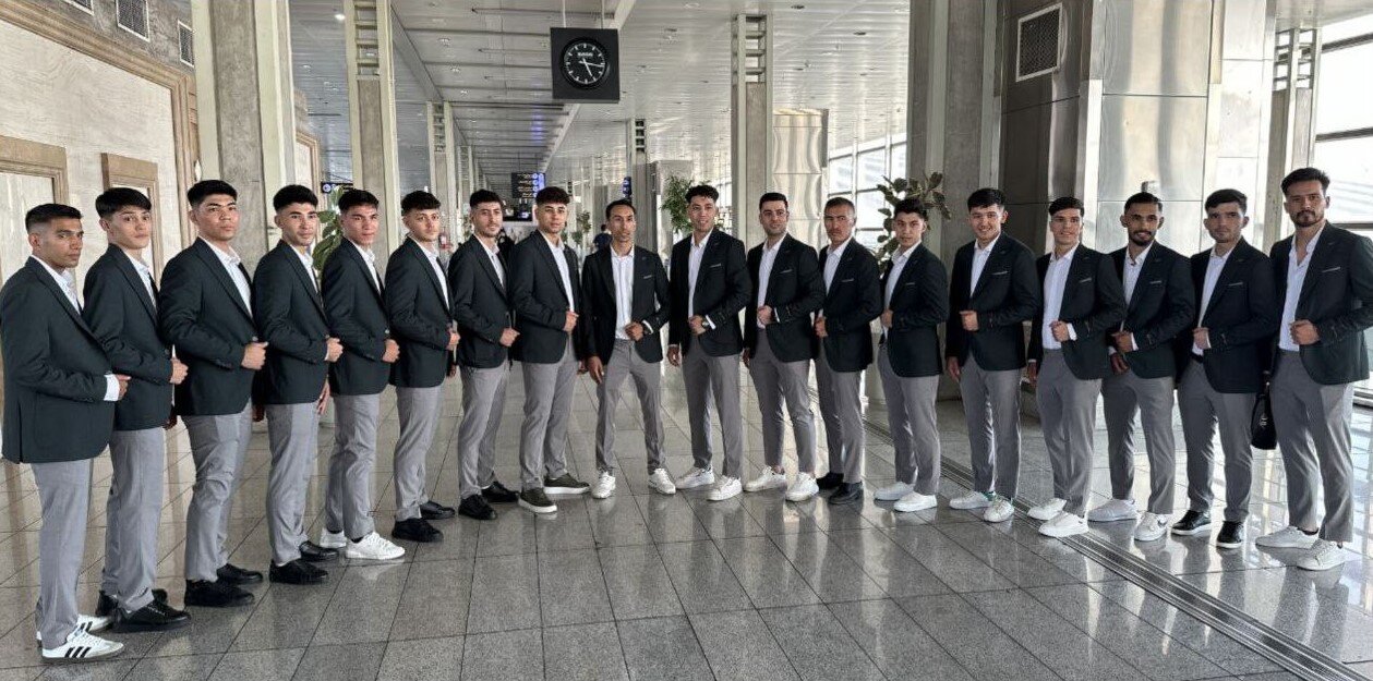 عکس | استایل جالب ملیپوشان تاریخساز افغانستان؛ امیدوار به درخشش با سرمربی ایرانی!