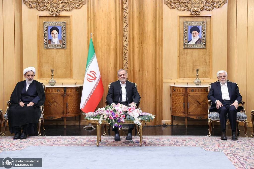 کدام عضو دفتر رهبری، پزشکیان را برای سفر به عراق بدرقه کرد؟ / احترام رئیس جمهور به دژبانان ارتش + تصاویر 4