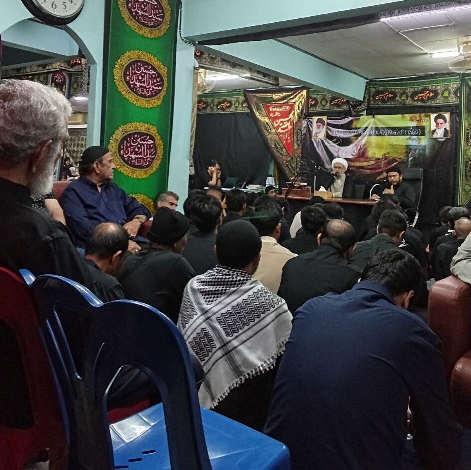تصاویری از مداحی میثم مطیعی و سخنرانی عضو شورای عالی حوزه های علمیه در حسینیه بنی هاشم بانکوک