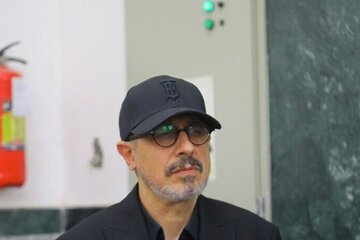 عکس | تصویری پربازدید از حاشیه مراسم ترحیم پدر جواد رضویان در قم؛ حضور لوتی‌ها با سبیل‌های بلند