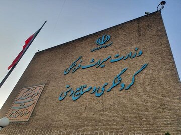 جامعه ایران رو به «هندی شدن»/ «دو قطبی فقر و غنا؛ زاییده برنامهریزیهای غیرعلمی در اقتصاد»/ چرا ظرفیت هتلهای 5 ستاره در تعطیلات اخیر پُر بود؟