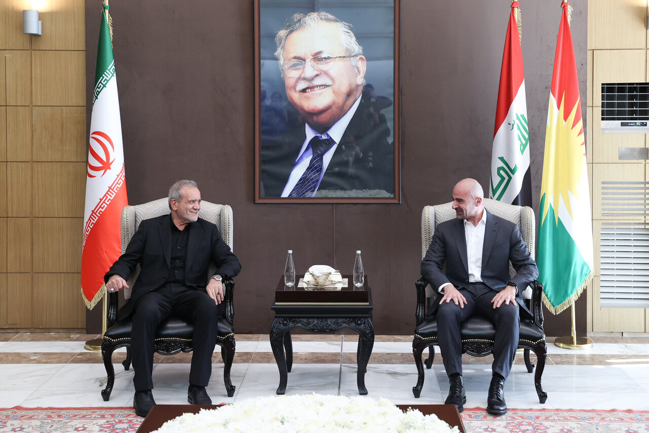 تصاویری از سفر تاریخی پزشکیان به سلیمانیه عراق /ادای احترام رئیسجمهور به مزار «جلال طالبانی»