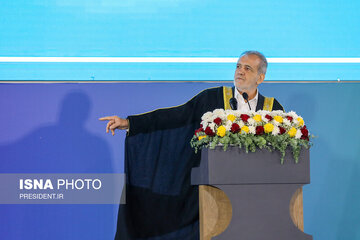 تصاویری از عبای عربی بر تن مسعود پزشکیان تصاویری از عبای عربی بر تن مسعود پزشکیان