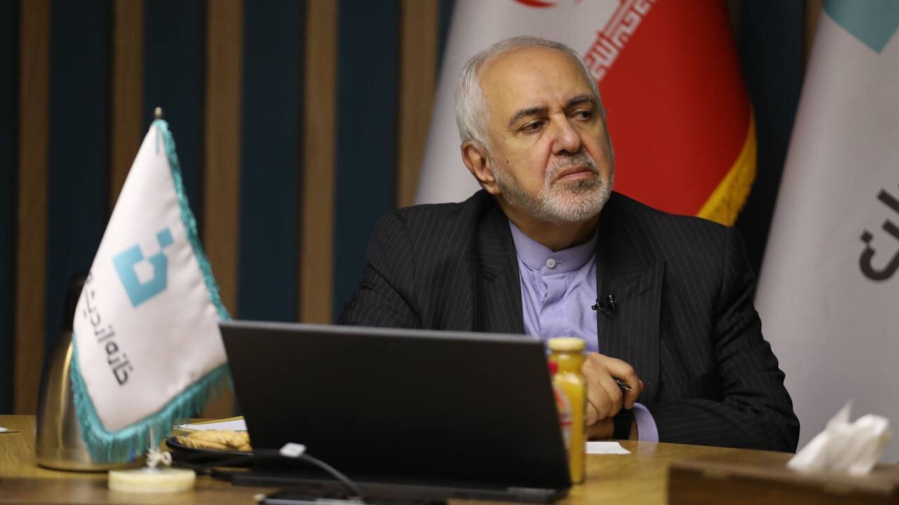 ظریف: به صورت غیررسمی به وزارت امور خارجه کمک میکنم /وقت مدیران بیشتر صرف حل بحران های مالی می شود تا مشکلات توسعه ای