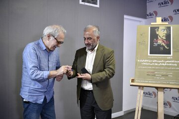 کتاب پدیده ایرانی سینمای جهان رونمایی شد/ روایت محمود کلاری از داریوش خنجی