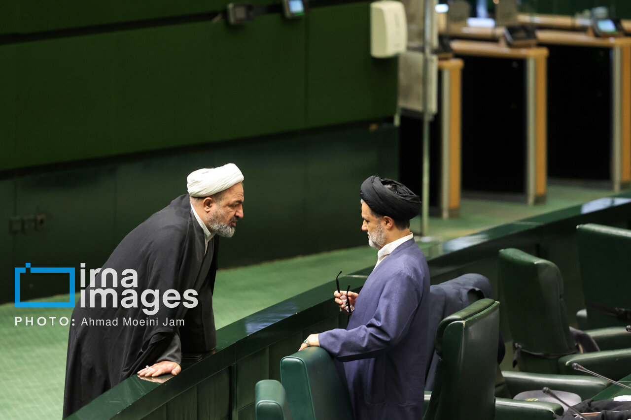 تصاویری از گپ و گفت خصوصی امیرحسین ثابتی با آقاتهرانی / خندههای آتش زننده برجام در صحن علنی / تندروها در مجلس چه می کنند؟ 3